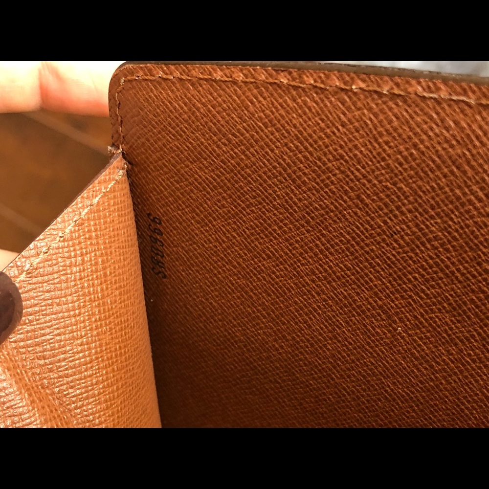 ๐ฏ Authentic Louis Vuitton Courcelles Body Bag ๐ - Picture 5 of 13